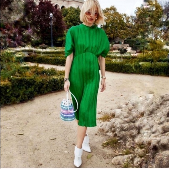 ZARA LIMITED EDITION GREEN PLEATED MIDI DRESS WITH PUFF SLEEVES 2297/693 small - Picture 5 of 15
